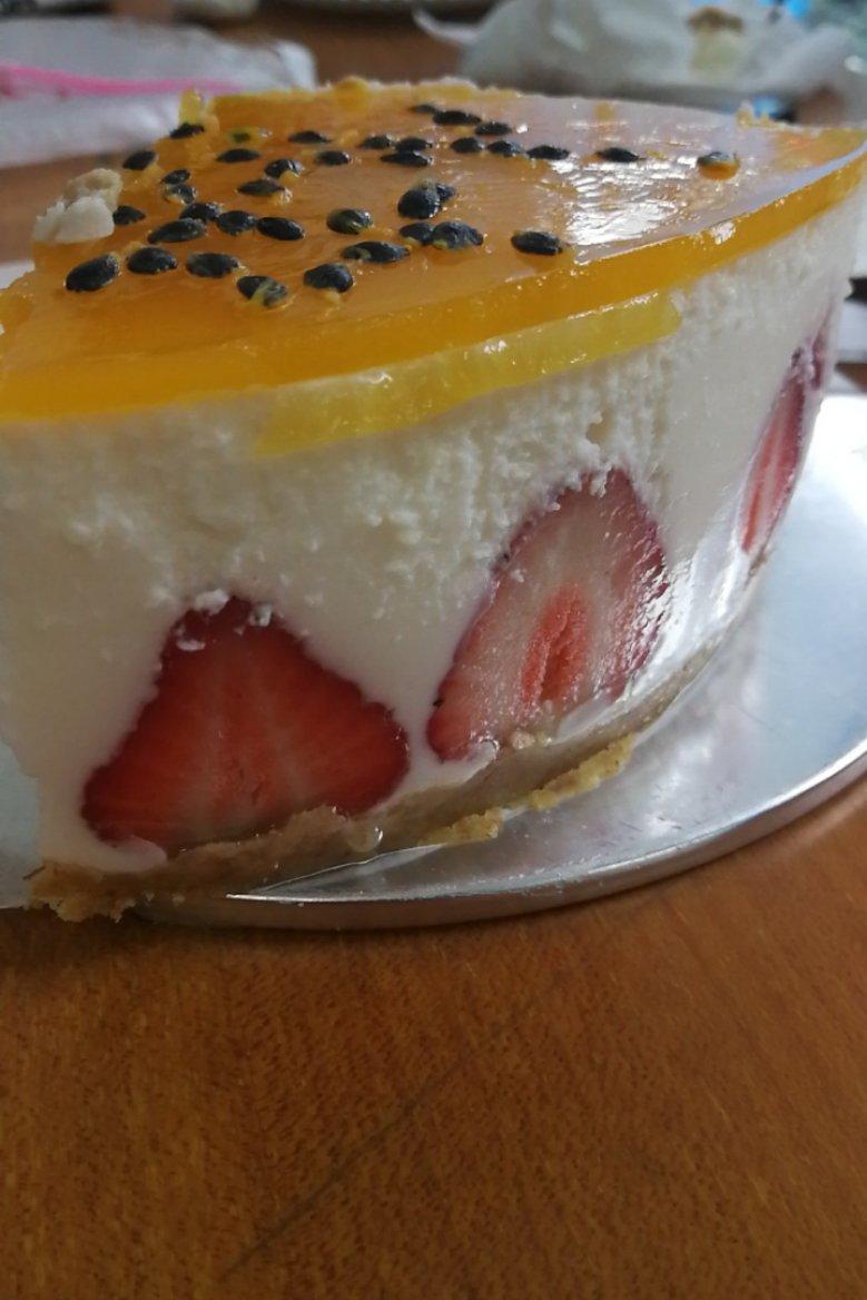 草莓酸奶慕斯（百香果镜面）8寸