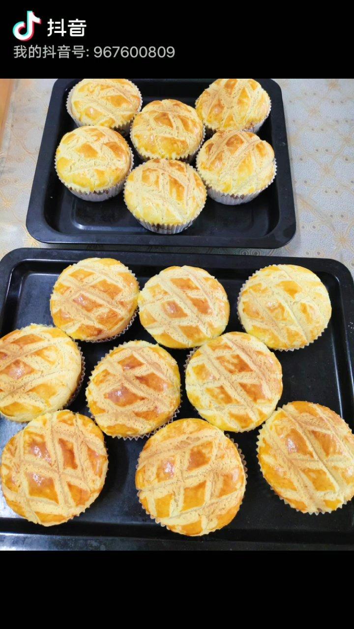 好吃到炸裂的港式菠萝包（附带制作酥皮的小视频）