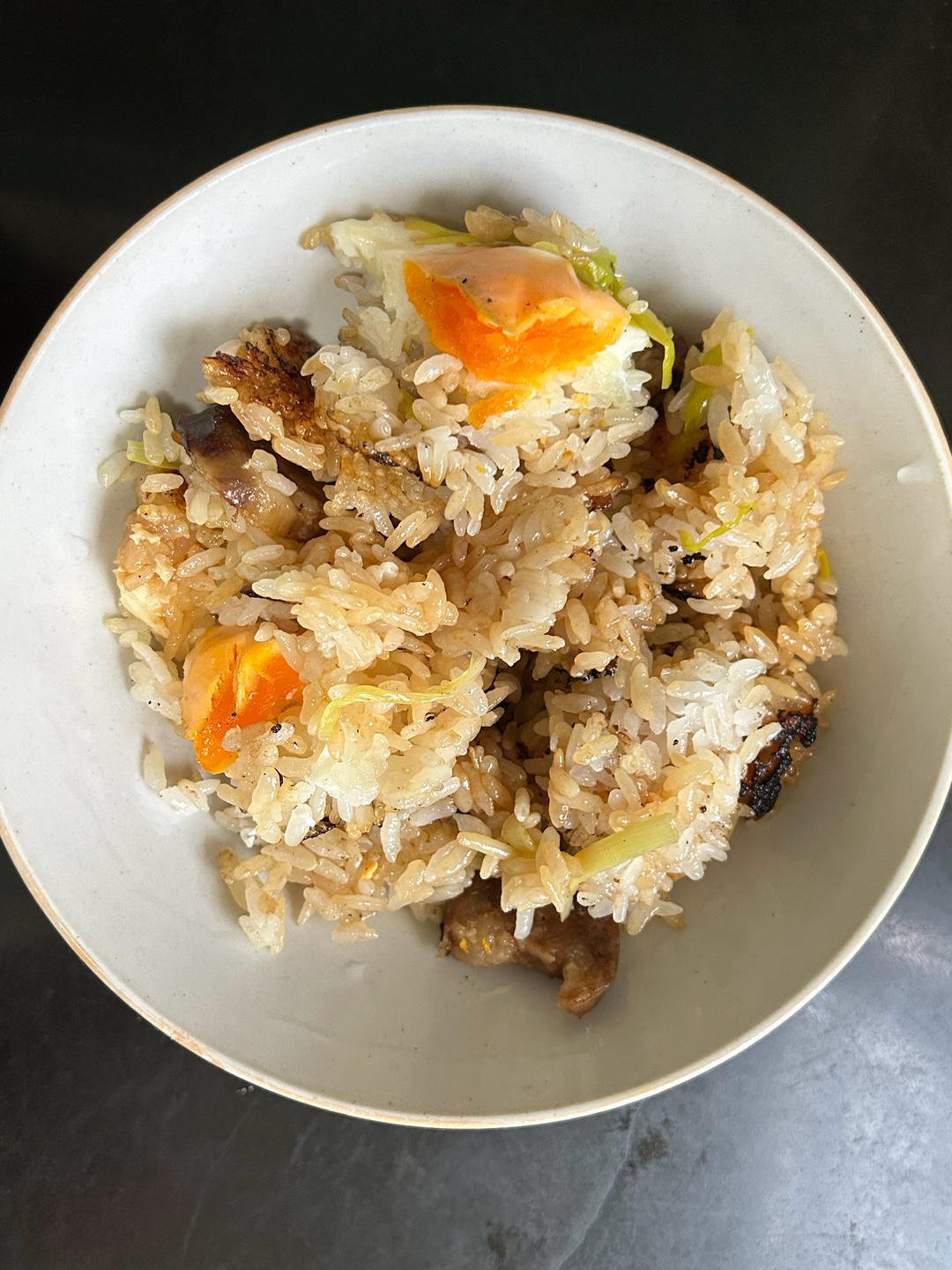 广式腊味煲仔饭