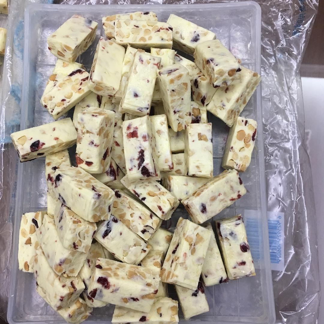 蔓越莓牛轧糖
