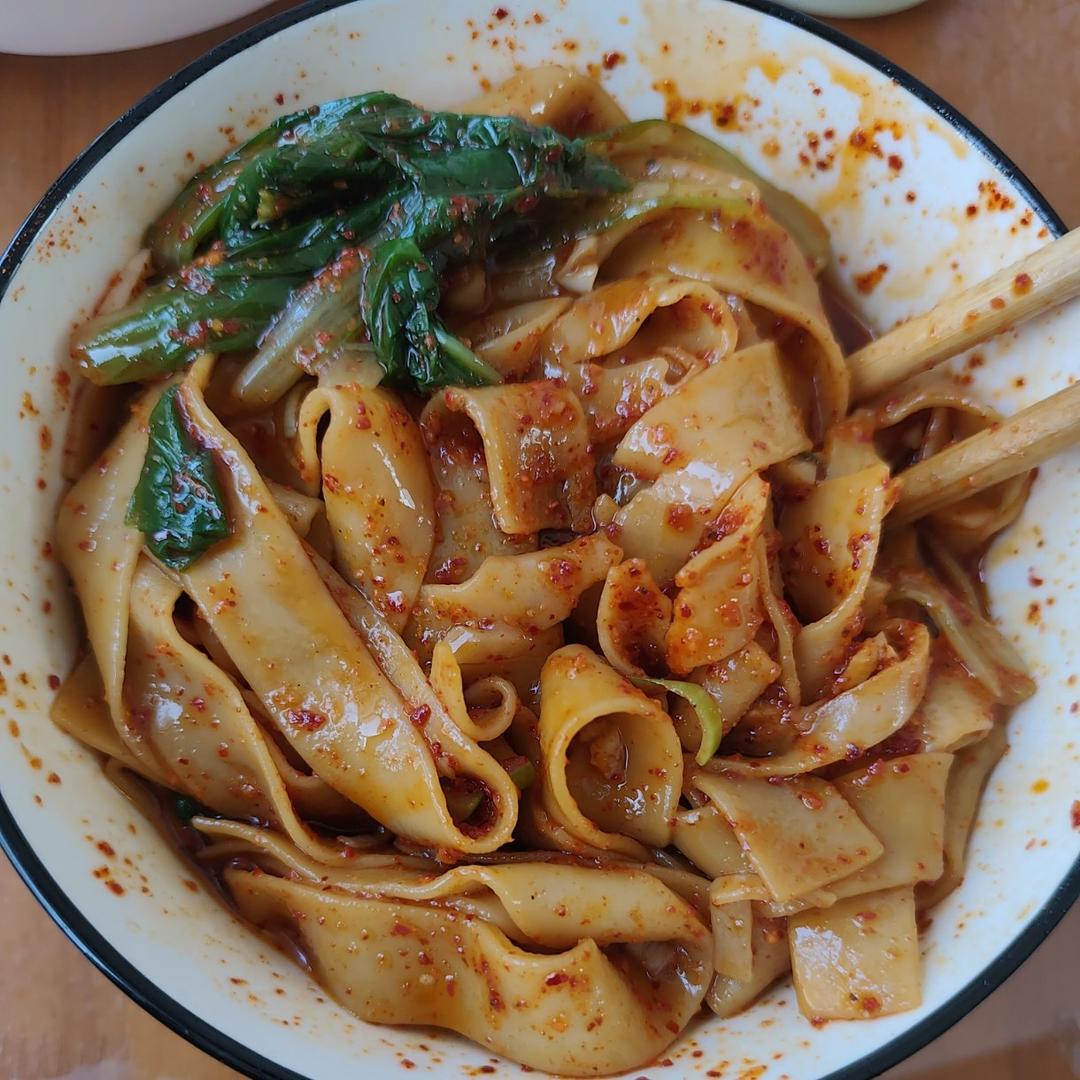 十分钟就能吃上的超简单油泼面