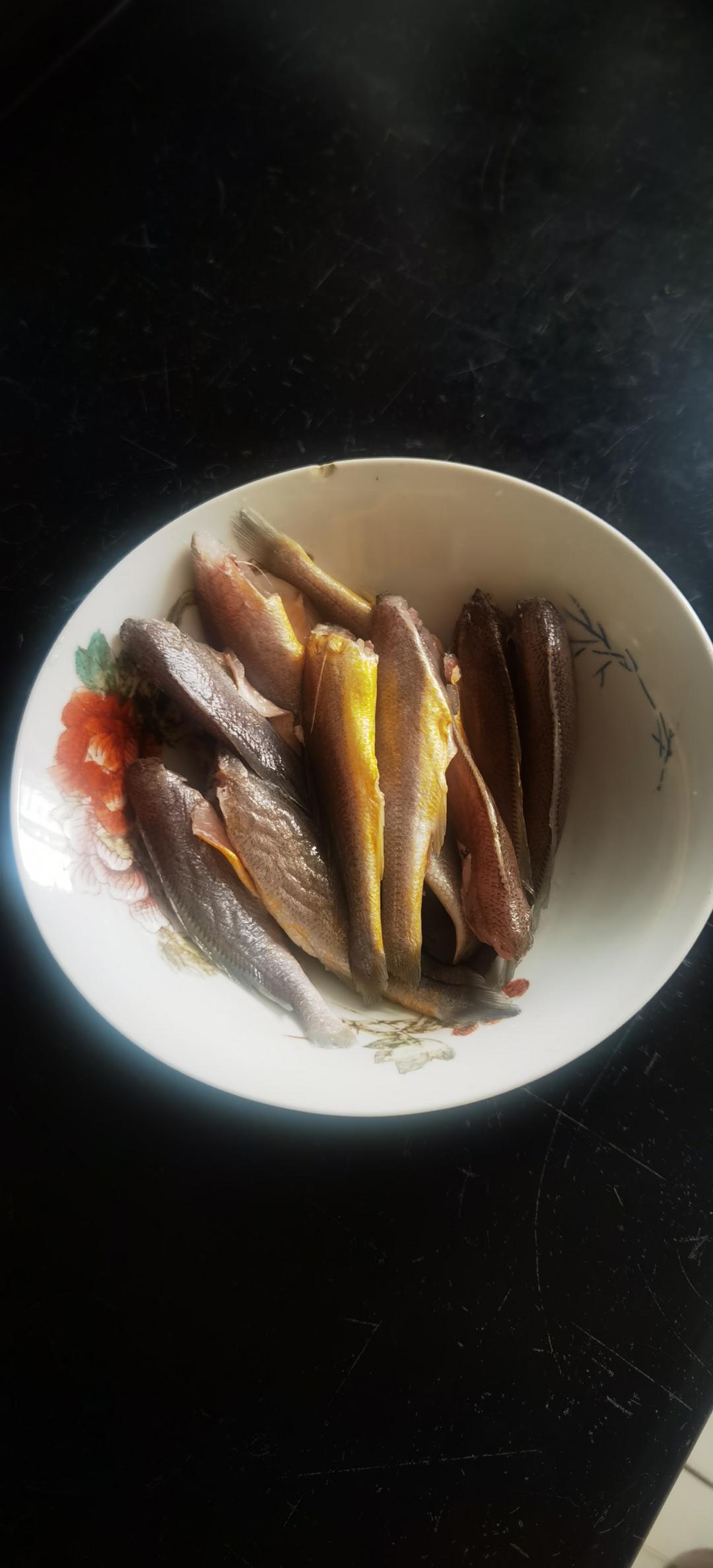 空气炸锅版香酥小黄花鱼，少油更健康，外焦里嫩还解馋