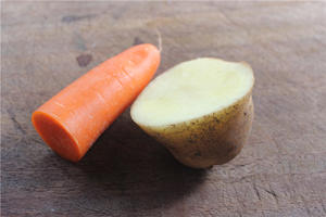 胡萝卜土豆泥的做法 步骤1