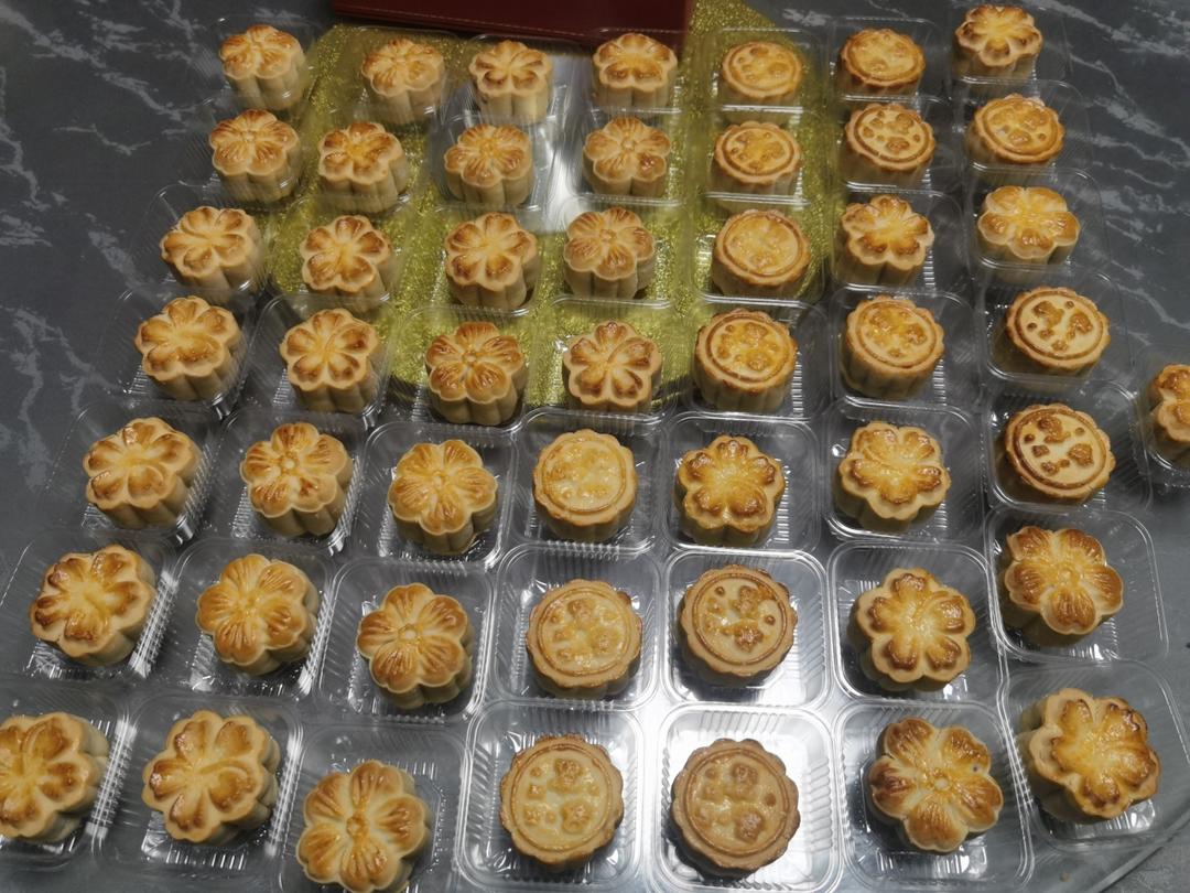 广式月饼—蛋黄莲蓉月饼