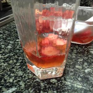清澈透亮的草莓汽水的做法 步骤3