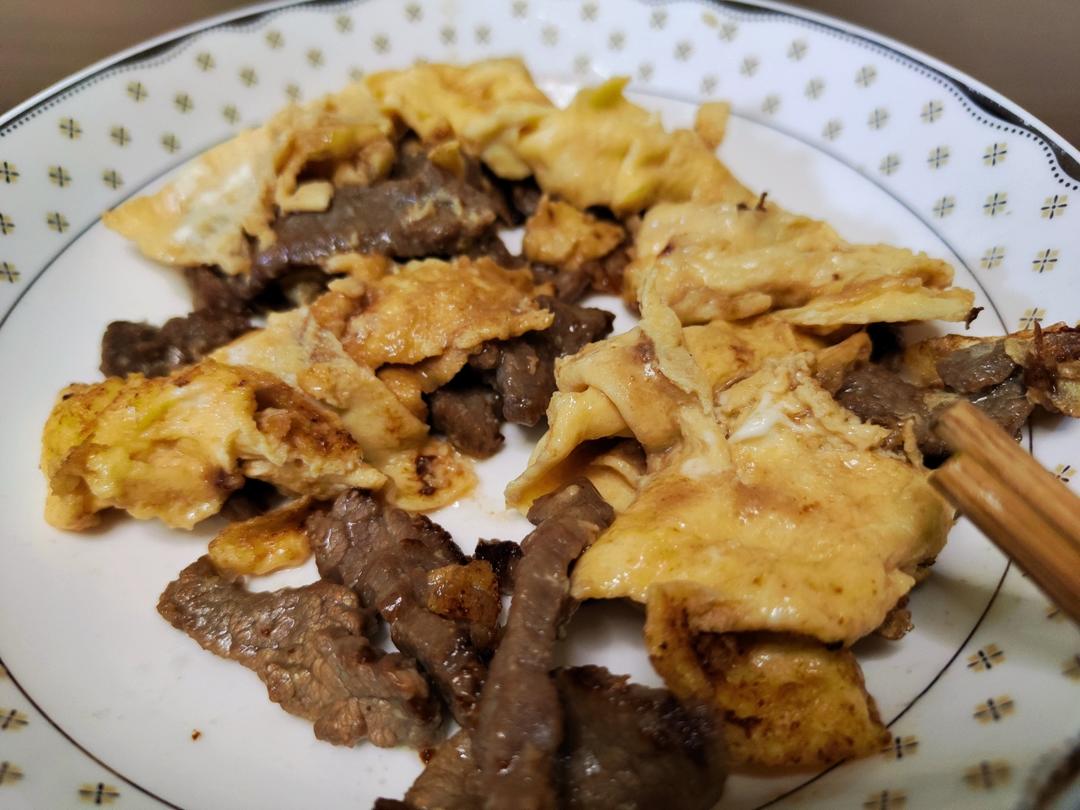 滑蛋牛肉，牛肉滑嫩，鸡蛋松软