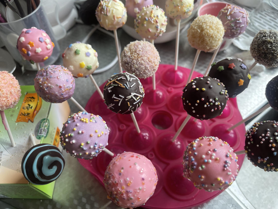 女晓巫做的棒棒糖蛋糕