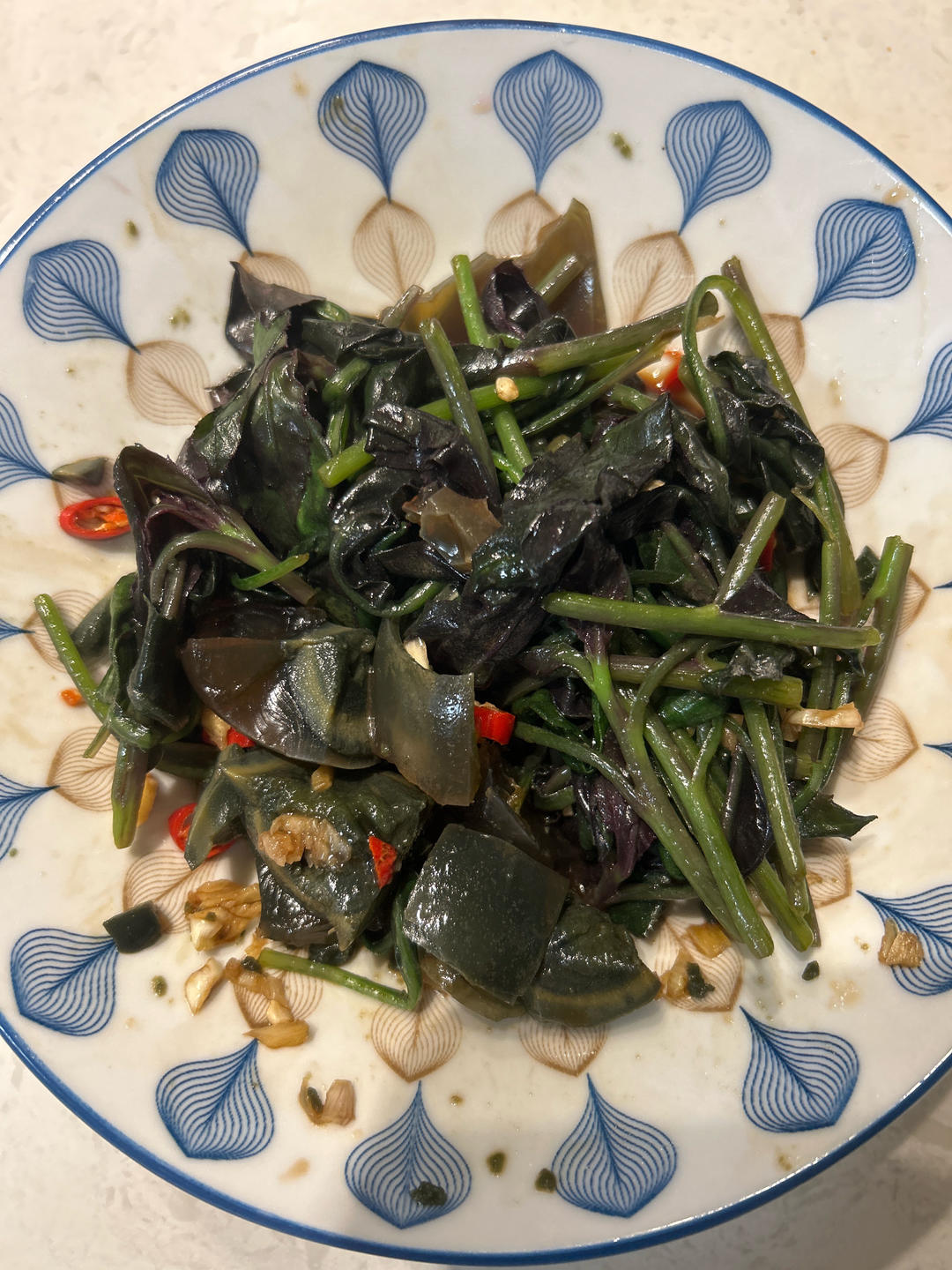 皮蛋拌紫背天葵