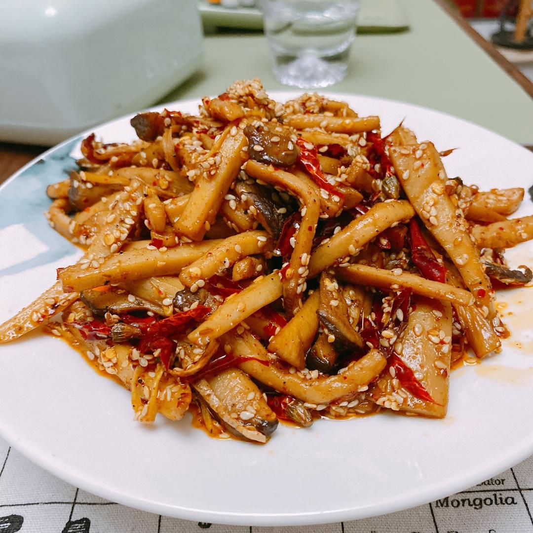 厨师长教你：“冷吃杏鲍菇”的创新做法，这味道好吃得停不下来