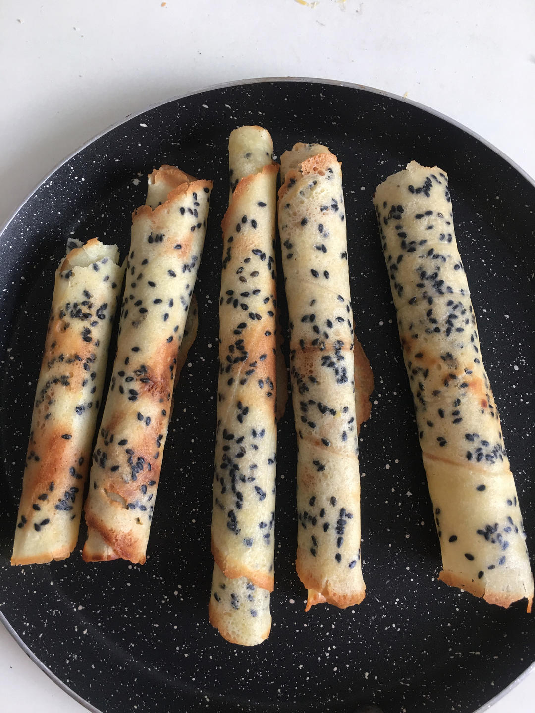 鸡蛋卷，平底锅就能做，酥到掉渣