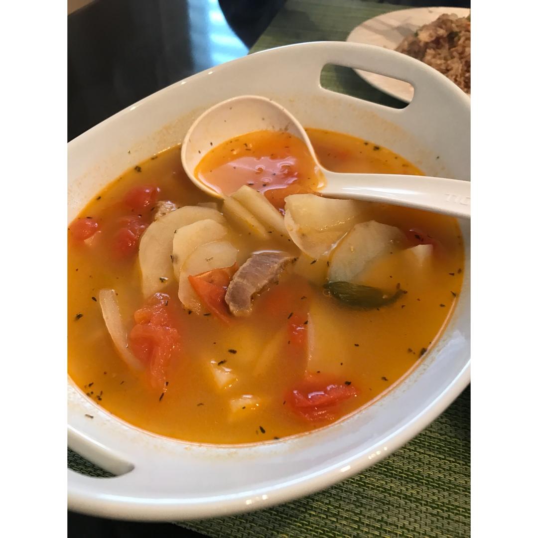 番茄土豆小排汤