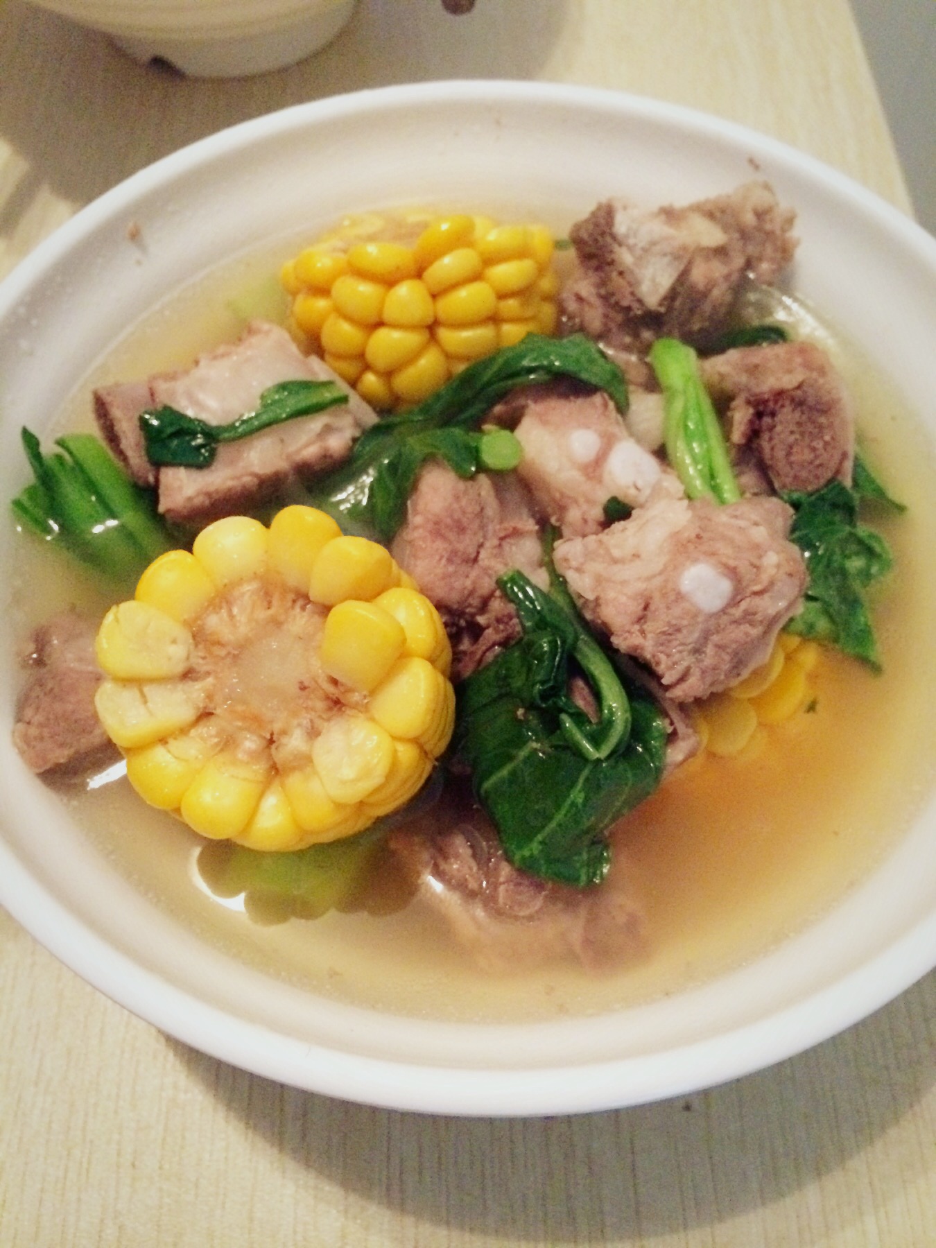 胡萝卜玉米排骨汤