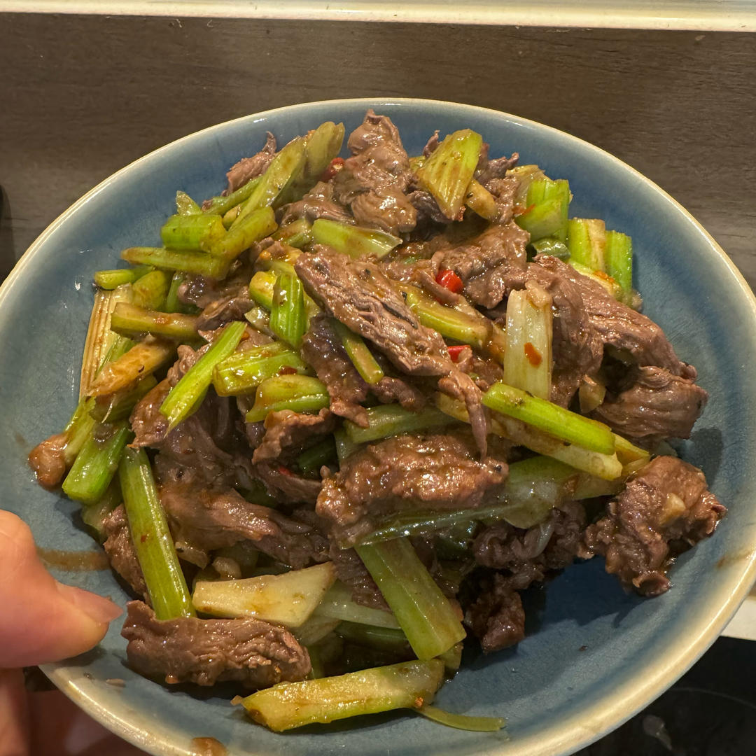 下饭神器又来了，试试这道芹菜炒牛肉！！
