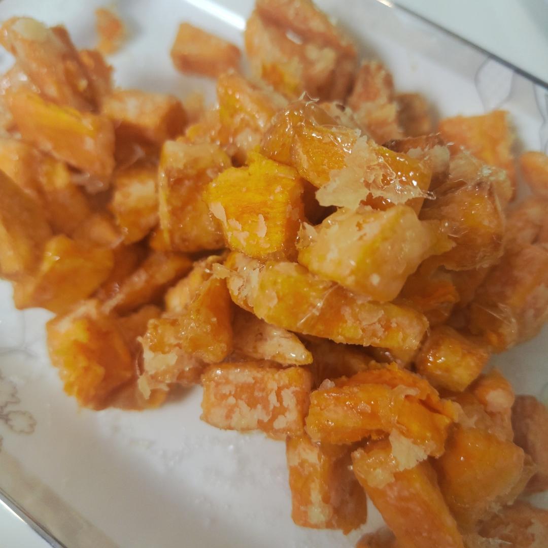 厨师长教你：“拔丝红薯”的家常做法，口感爽脆又清甜，先收藏了