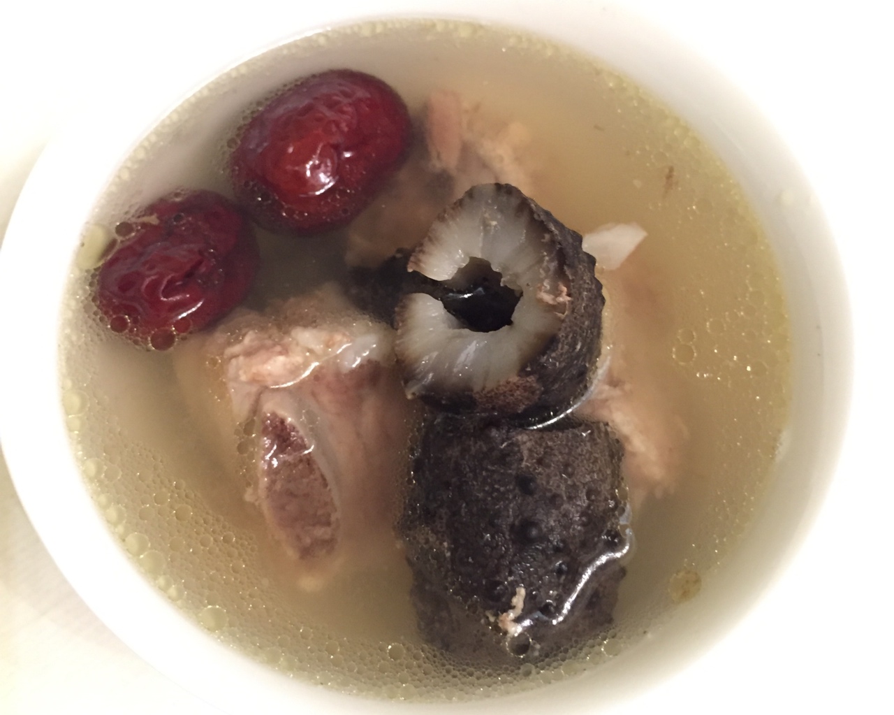 海参排骨鸡汤的做法