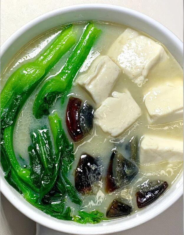 减脂餐-皮蛋豆腐汤的做法