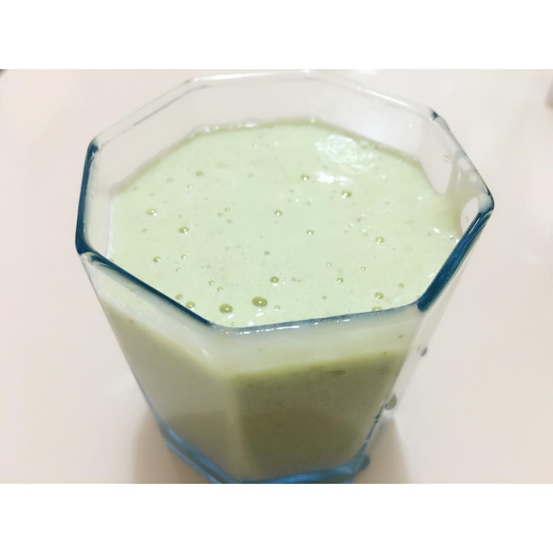 牛油果香蕉奶昔