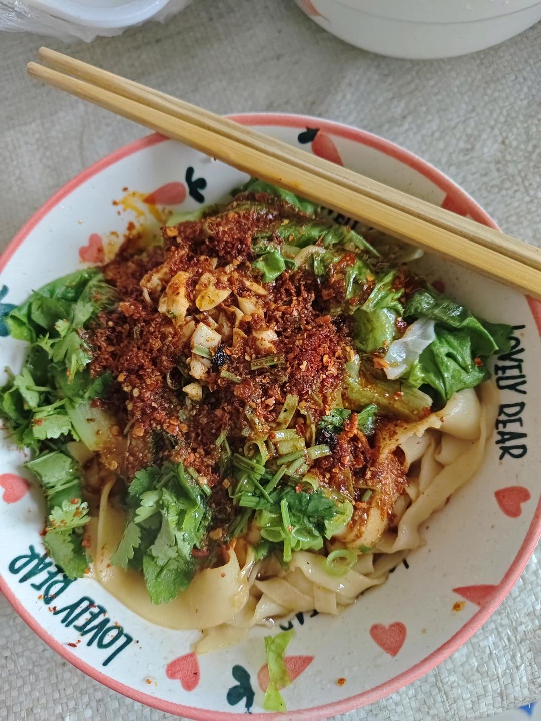 十分钟就能吃上的超简单油泼面