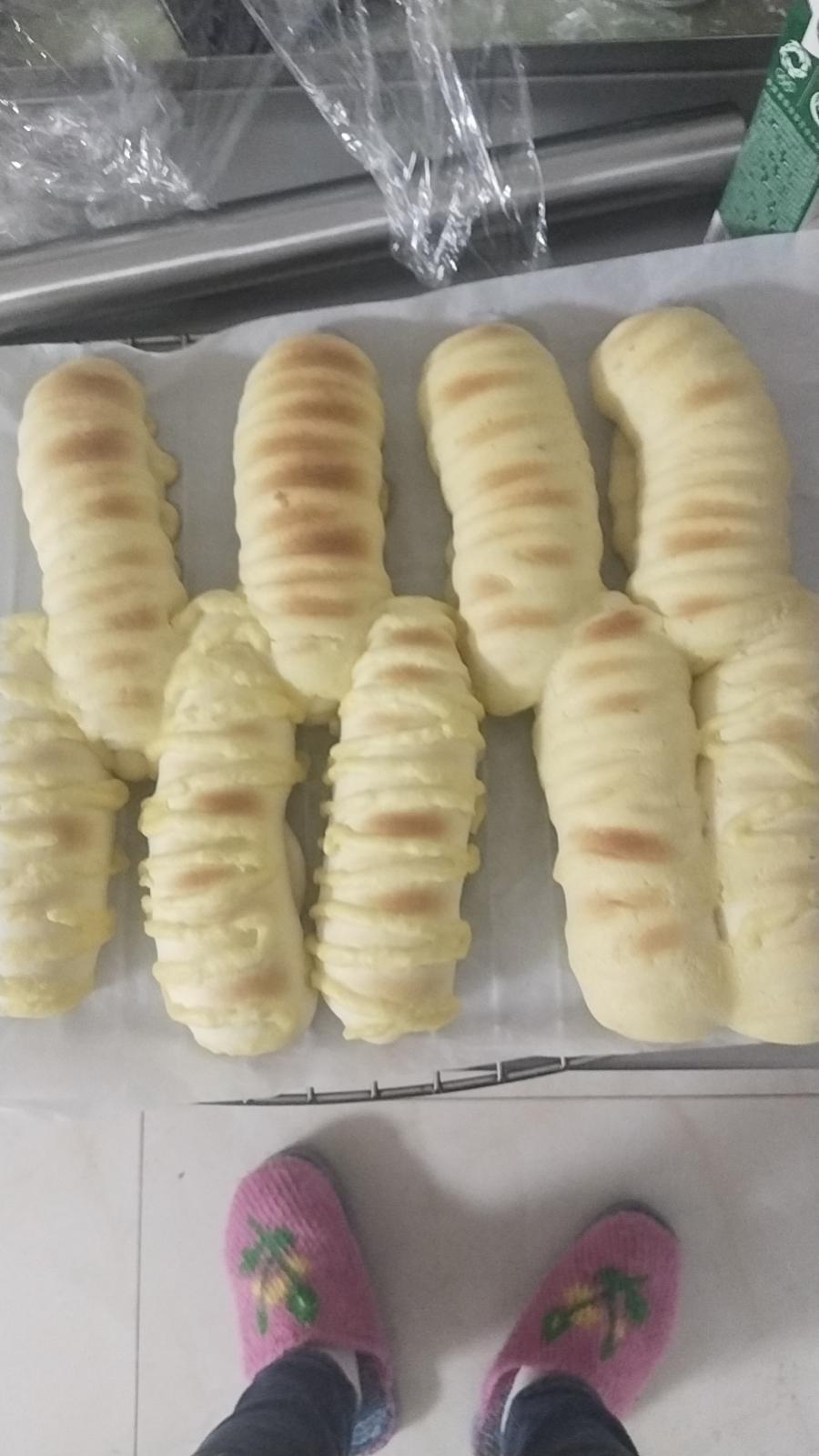 鲜奶油毛毛虫面包