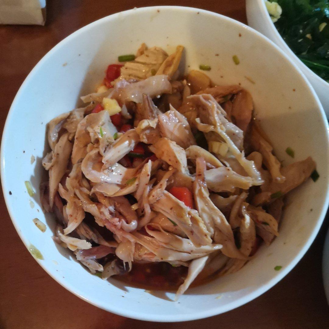 盐焗/手撕鸡腿-简单凉拌的做法