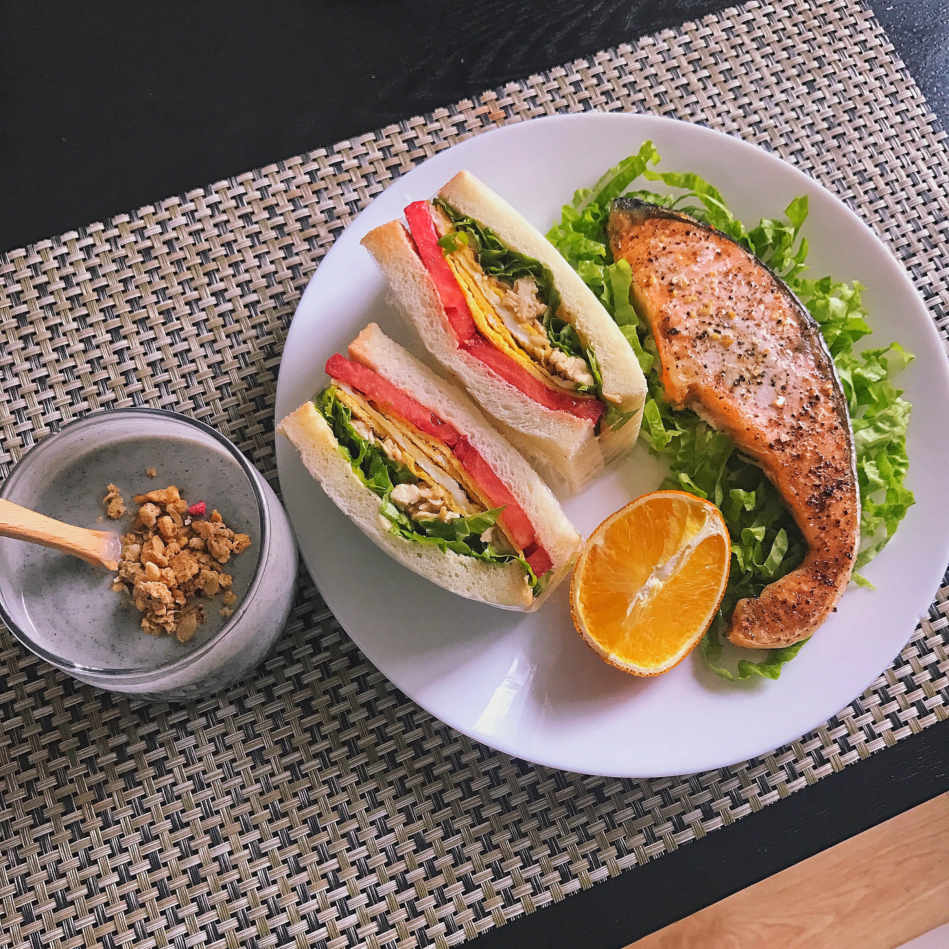 鸡小胸蔬菜三明治+黑胡椒三文鱼！跟我一起健康吃早餐吧！的做法