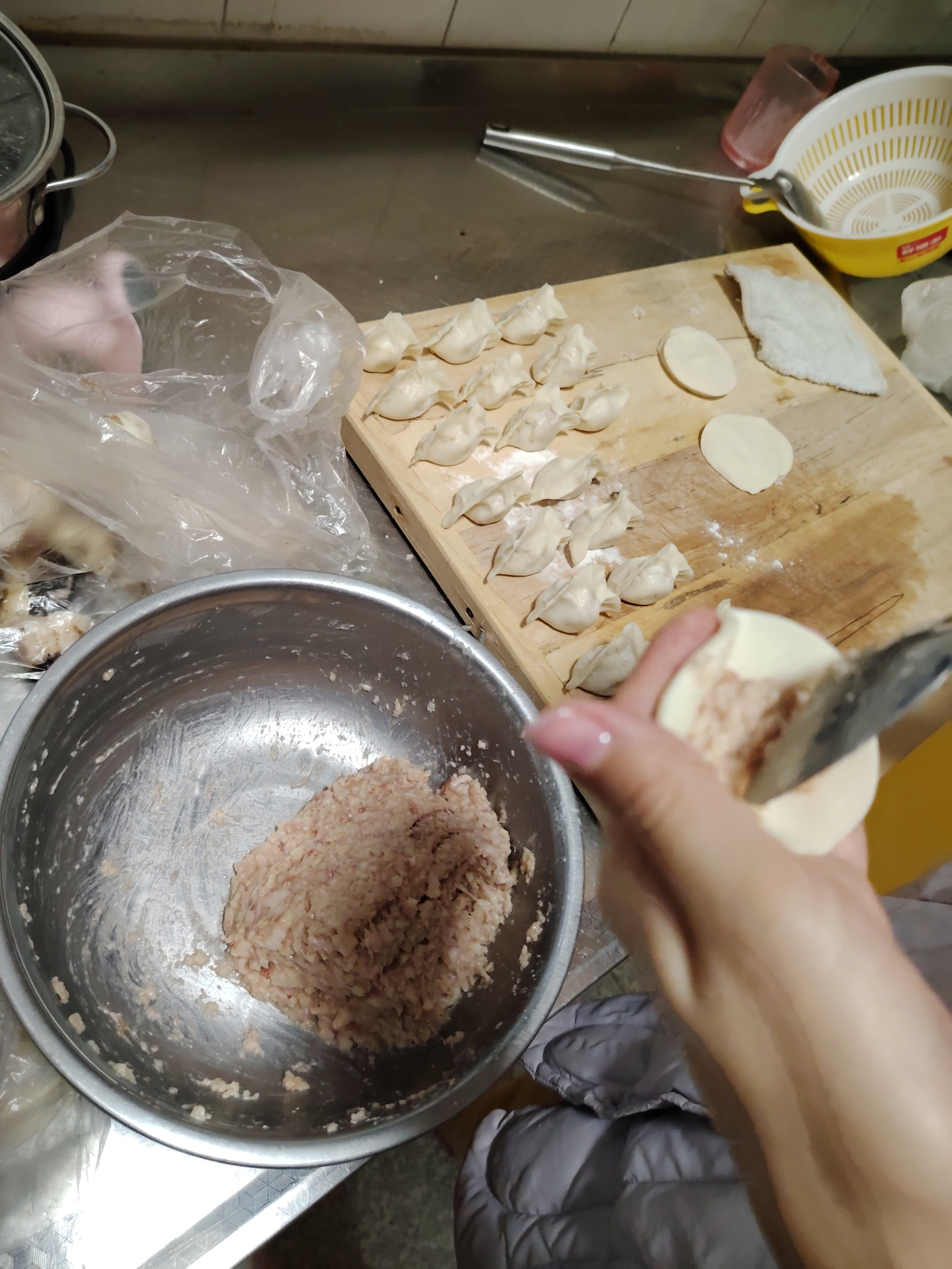 莲菜大肉水饺的做法 步骤3