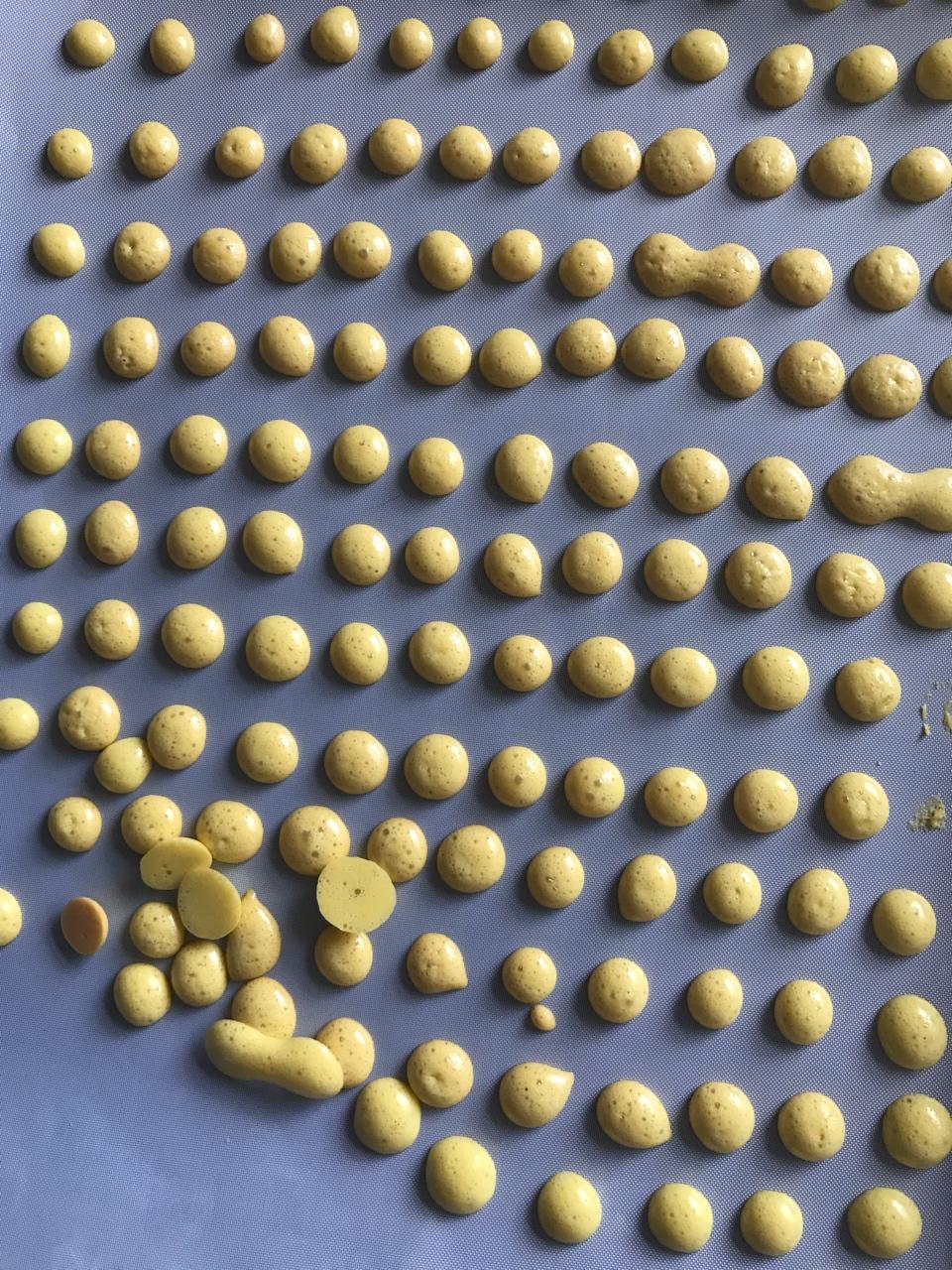 入口即化的无添加蛋黄溶豆