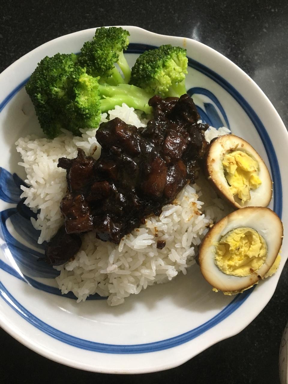 洋葱酥卤肉饭