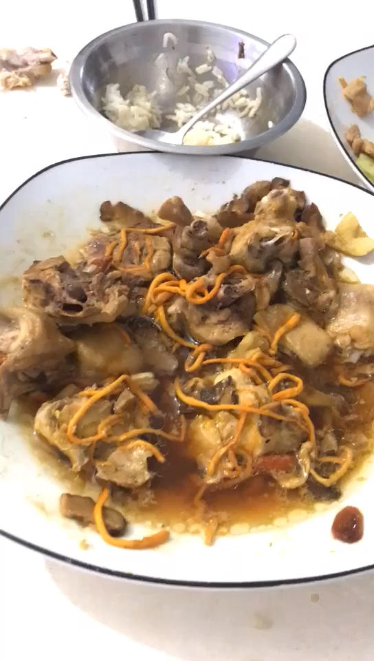 好吃到流泪的沙姜冬菇虫草花蒸清远鸡