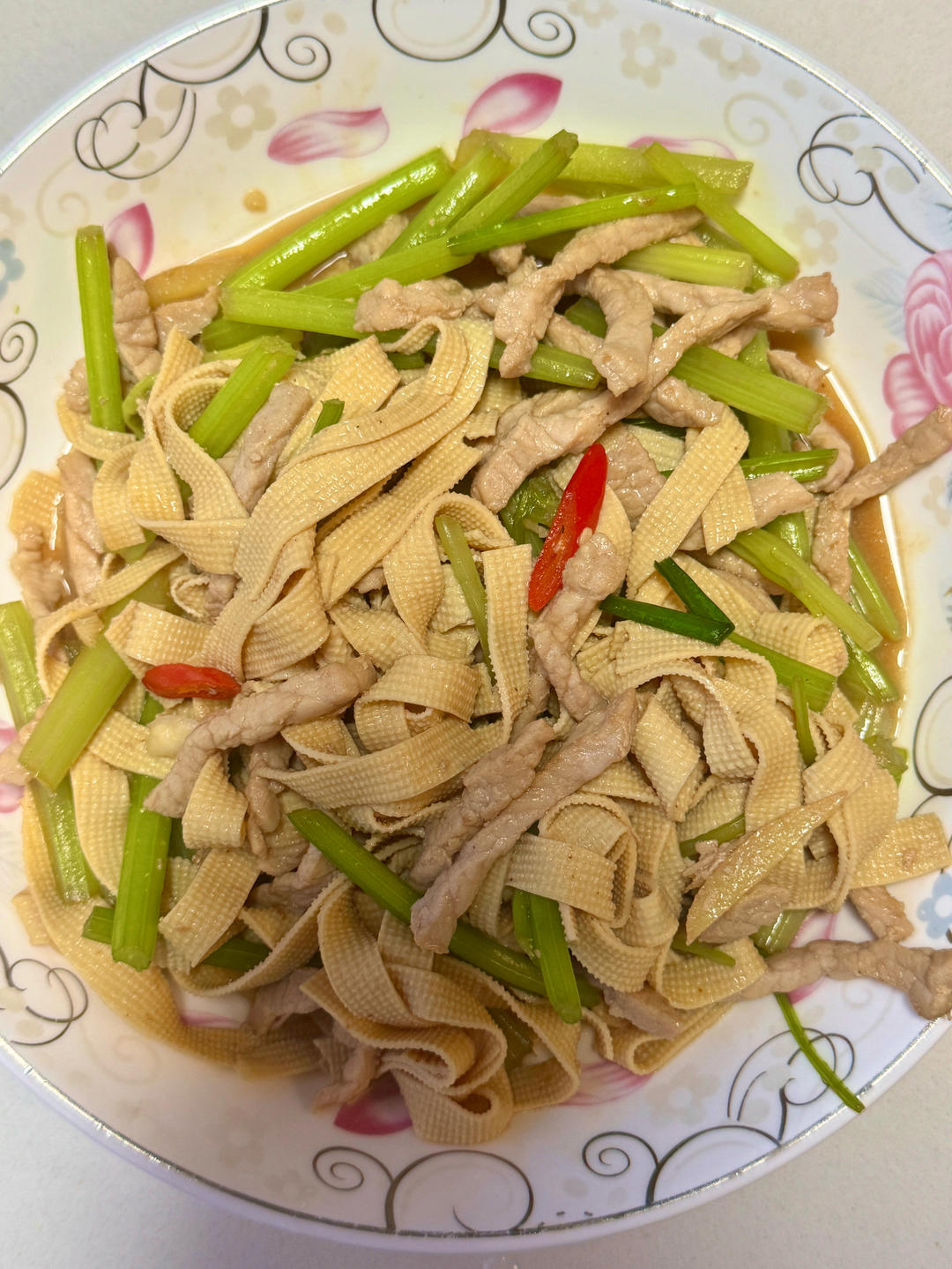 豆皮香芹炒肉丝