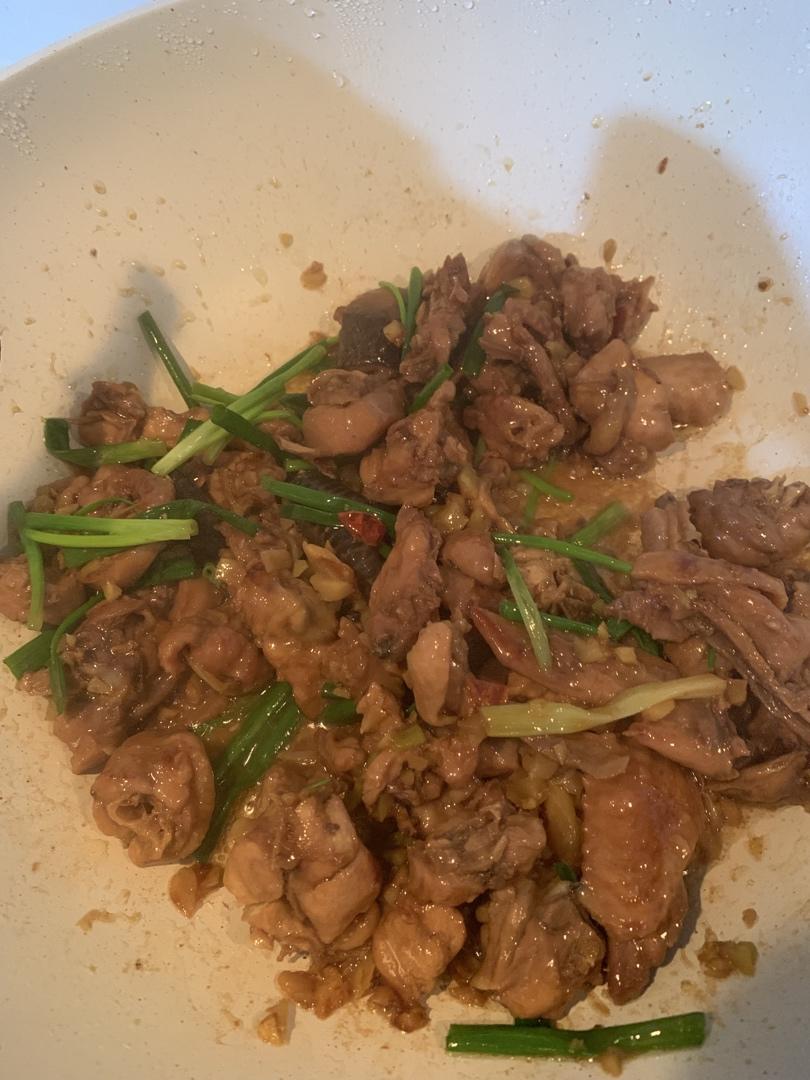 香味十足的沙姜鸡煲