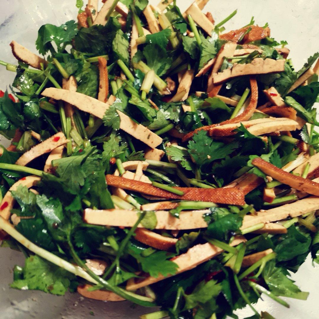 豆腐干拌香菜
