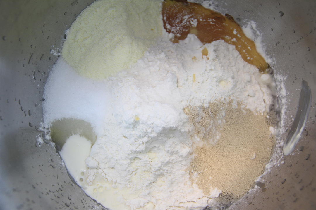 纯奶手撕吐司的做法 步骤1