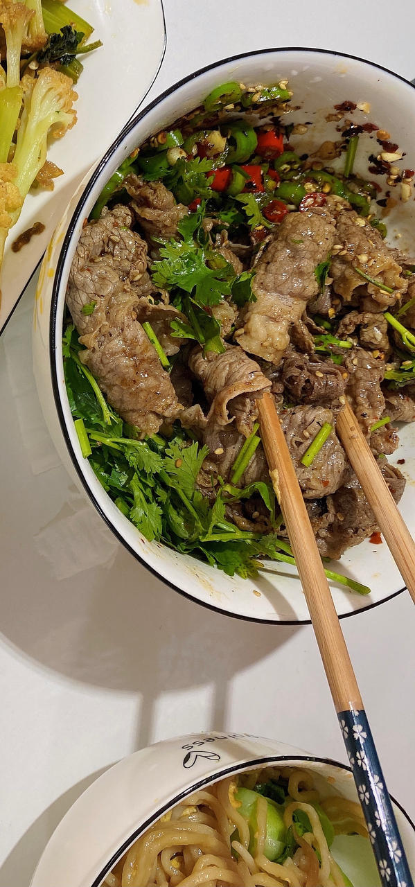 好吃到转圈圈～酸辣过瘾超下饭的香菜拌肥牛