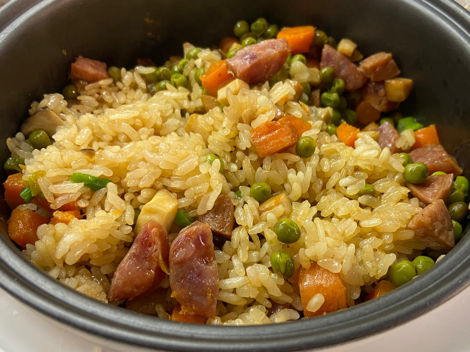 懒人必备～电饭煲腊肠焖饭