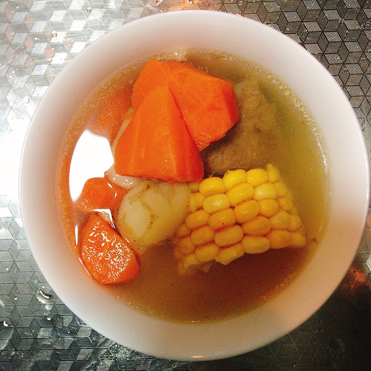 胡萝卜马蹄玉米猪骨汤的做法