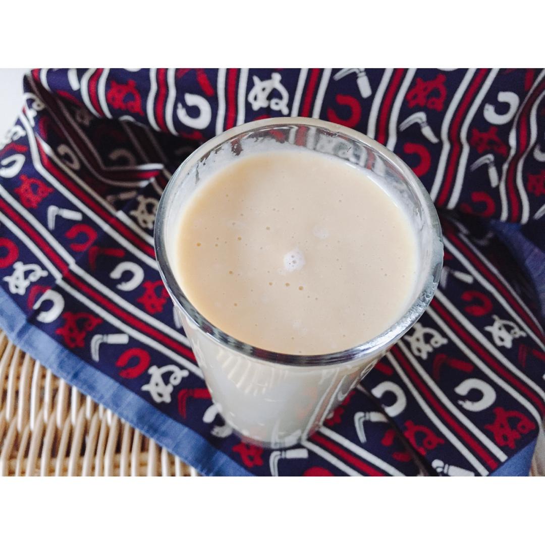 皮蛋麻做的简单好吃爆棚的红薯奶昔