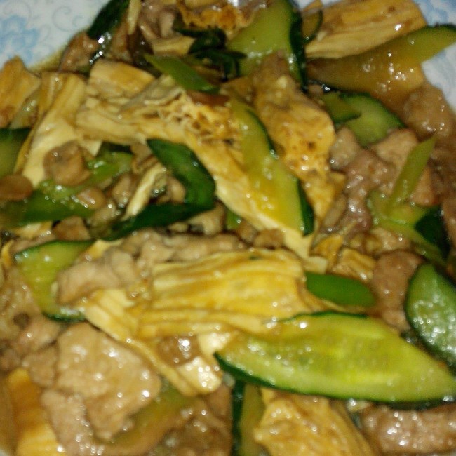 腐竹木耳黄瓜炒