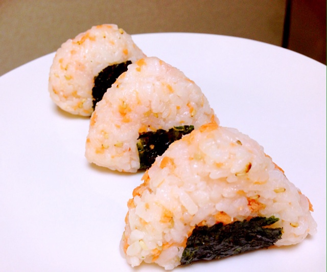 海苔肉松饭团