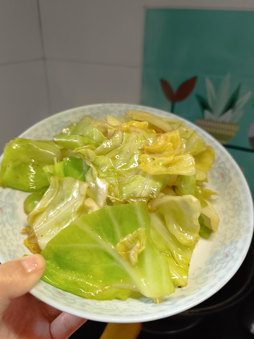 包菜这样炒才下饭，又香又好吃，次次做都光盘