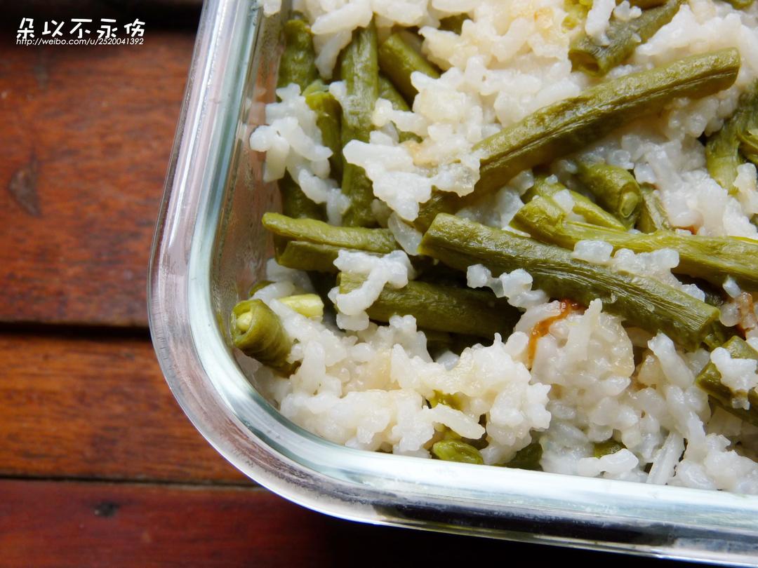 电饭煲豇豆焖饭的做法