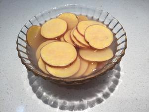 蛋白霜焗烤红薯片的做法 步骤3