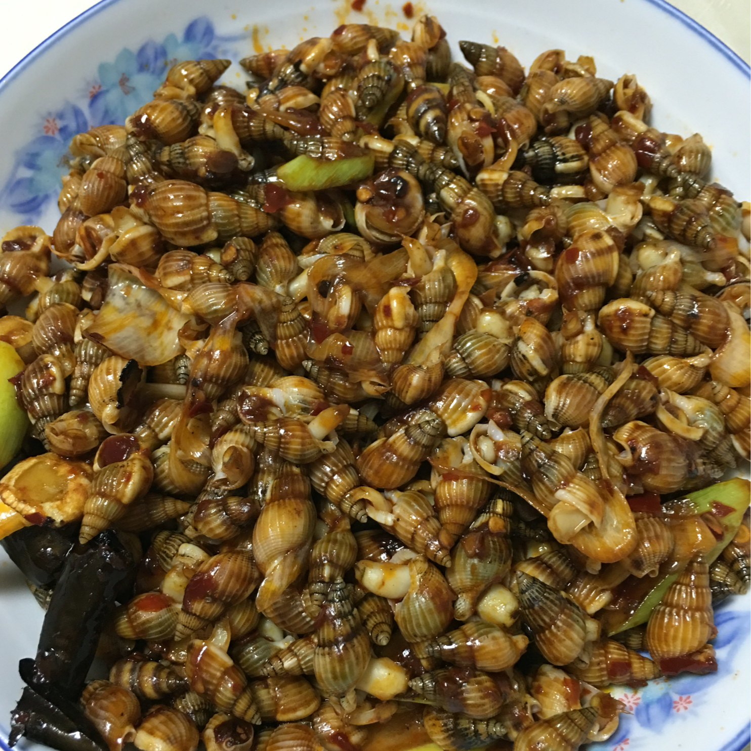 一只鲸鱼321做的酱爆小海螺