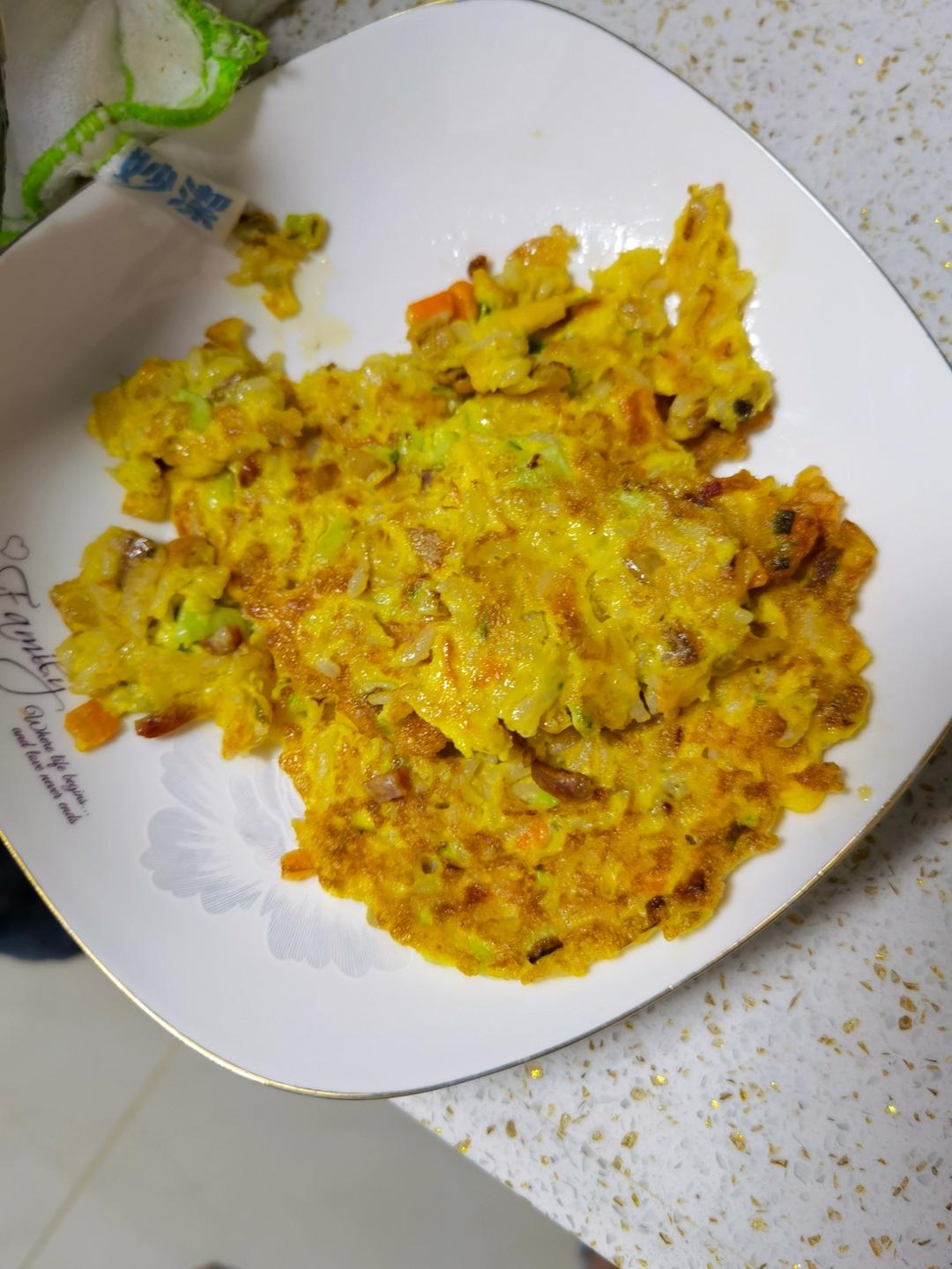 早餐蛋饼，解决剩米饭的好方法，食材随意味道超赞👍