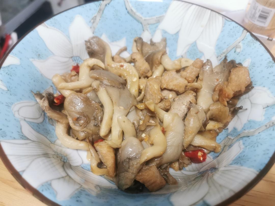 平菇炒肉片