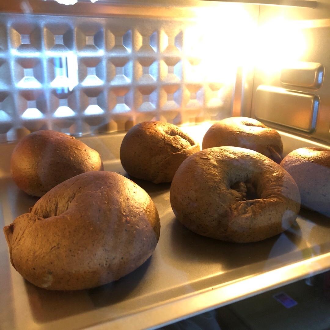 黑芝麻全麦贝果（不用揉出手套膜的快手做法）