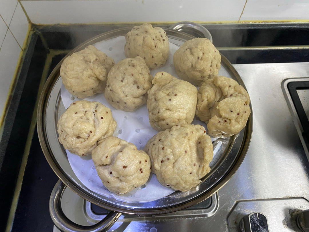 无油无糖松软的全麦馒头
