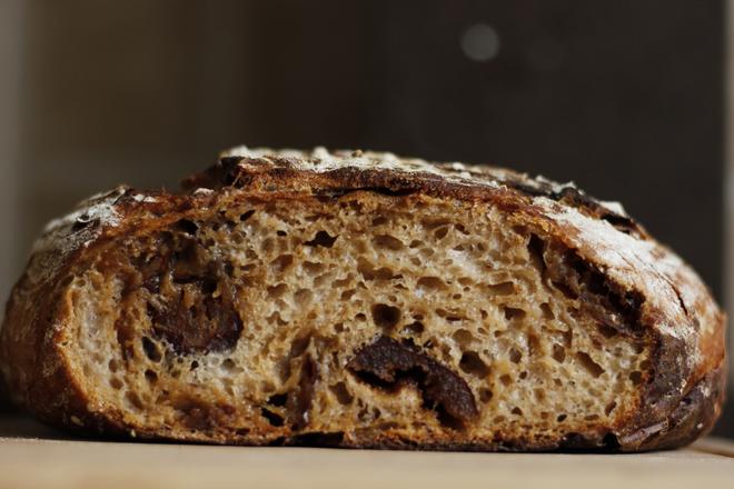 天然酵种面包9:  红糖红枣黑麦面包的做法