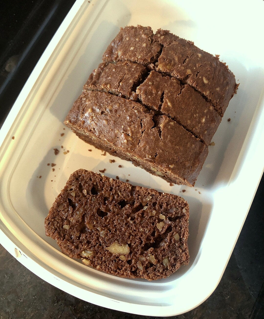 不用打发任何东西的低脂可可香蕉磅蛋糕