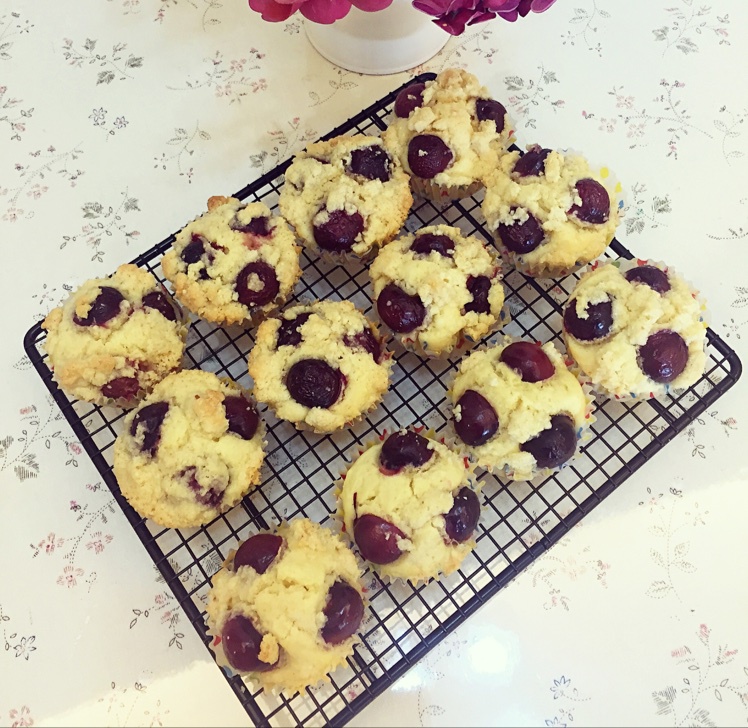 樱桃杏仁酥纸杯蛋糕 Cherry Cupcakes